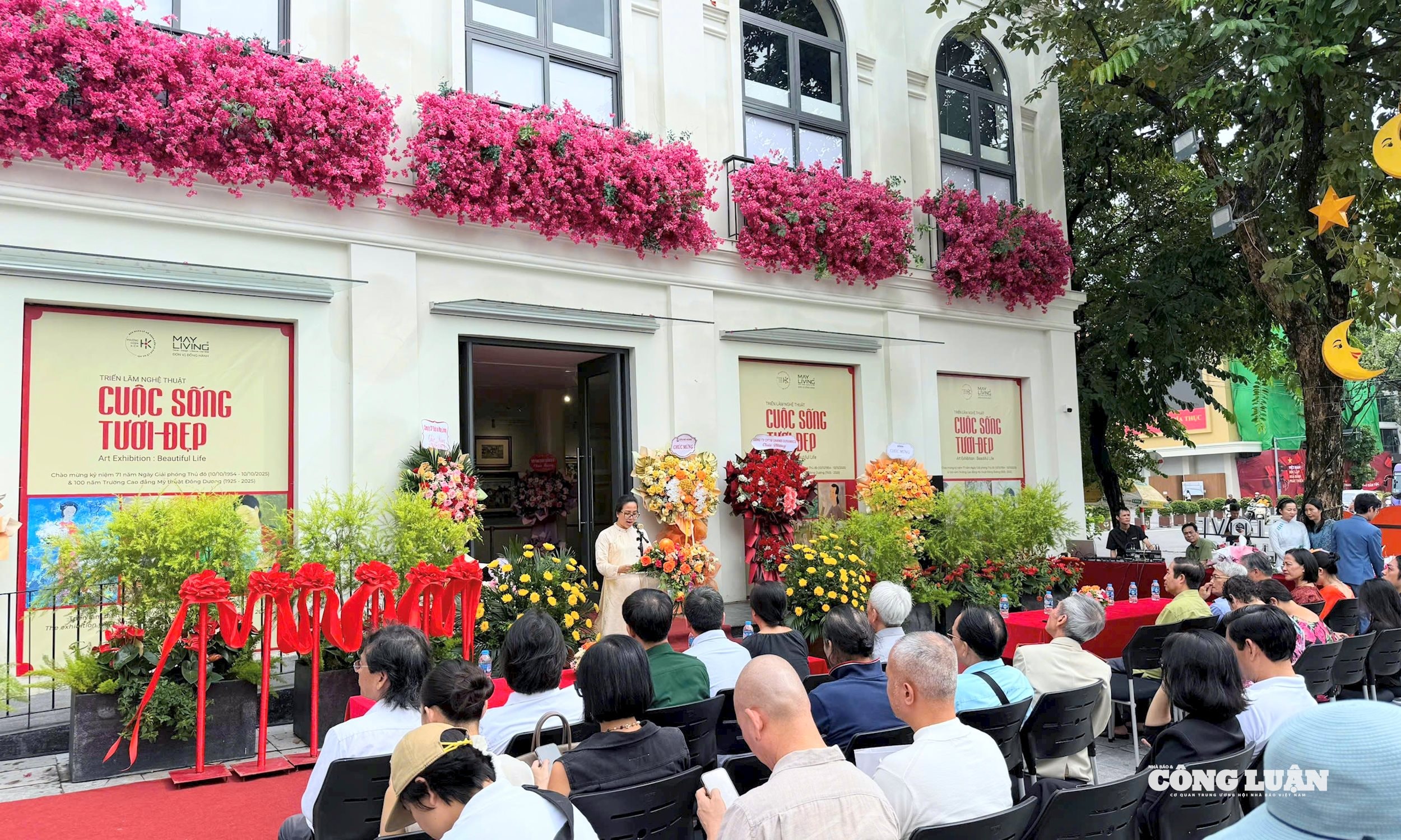 Quang cảnh lễ khai mạc triển lãm nghệ thuật 