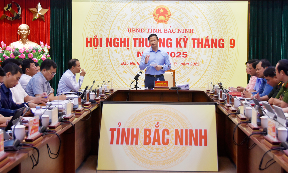 Đồng chí Vương Quốc Tuấn chủ trì hội nghị.