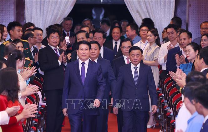 Chủ tịch nước Lương Cường và các đại biểu đến dự buổi lễ. Ảnh: Văn Điệp/TTXVN
