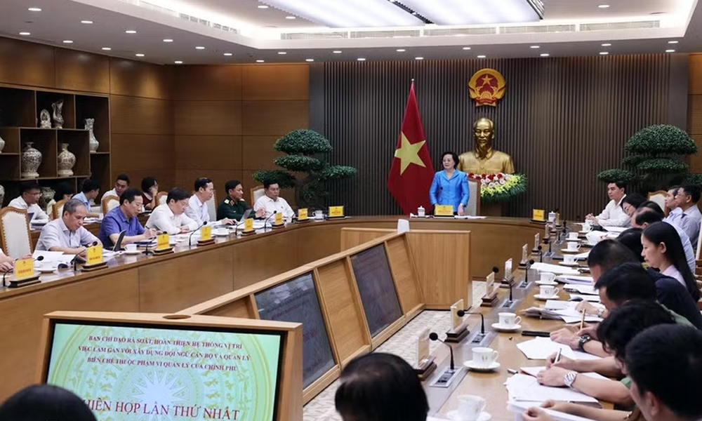 
Phó Thủ tướng Phạm Thị Thanh Trà chủ trì phiên họp thứ nhất Ban Chỉ đạo rà soát, hoàn thiện hệ thống vị trí việc làm gắn với xây dựng đội ngũ cán bộ và quản lý biên chế thuộc phạm vi quản lý của Chính phủ.