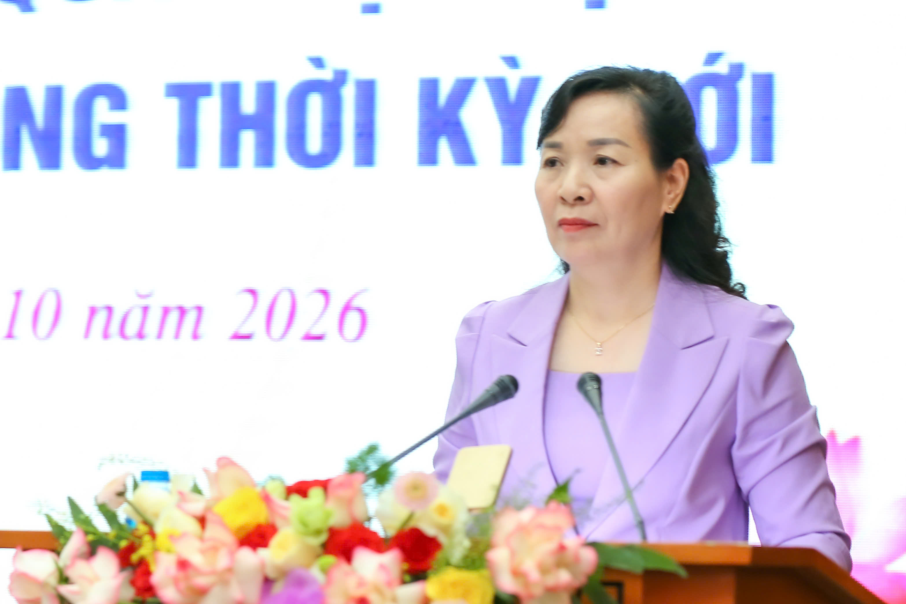 Đồng chí Nguyễn Thị Hà-Ủy viên BTV Thành ủy, Chủ tịch Uỷ ban MTTQ thành phố Bắc Ninh phát biểu chị đạo tại Hội thảo “Nâng cao chất lượng, hiệu quả hoạt động của hội nhà báo địa phương trong thời kỳ mới”