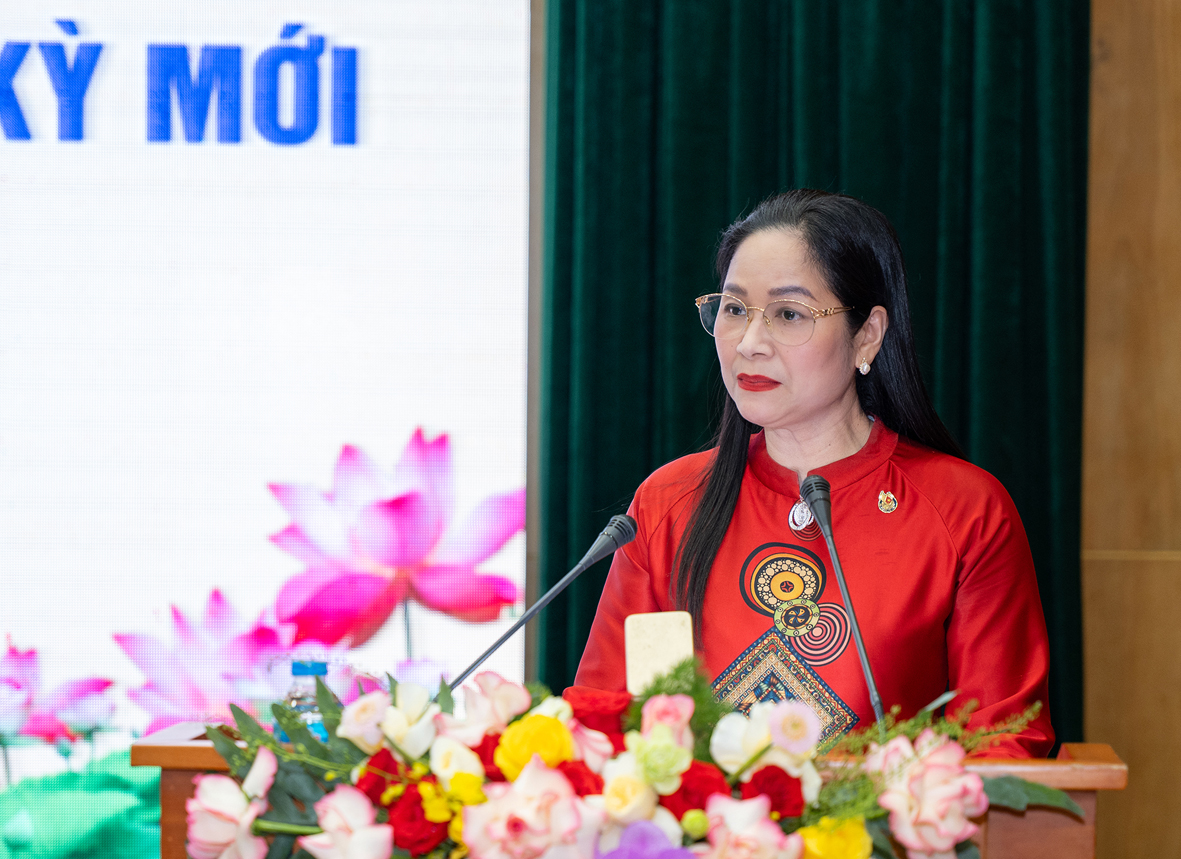 Đồng chí Vũ Thị Hà, Phó Chánh Văn phòng Hội Nhà báo Việt Nam phát biểu tại Hội thảo.