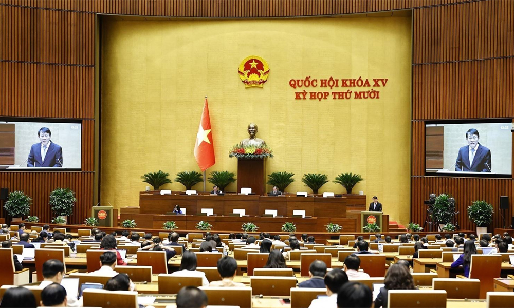 Sáng 31/10, Bộ trưởng Bộ Công an Lương Tam Quang trình bày Tờ trình về 4 dự án: Luật sửa đổi, bổ sung một số điều của Luật Công nghiệp quốc phòng, an ninh và động viên công nghiệp; Luật An ninh mạng; Luật Bảo vệ bí mật nhà nước (sửa đổi); Luật sửa đổi, bổ sung một số điều của 10 luật có liên quan đến an ninh, trật tự.