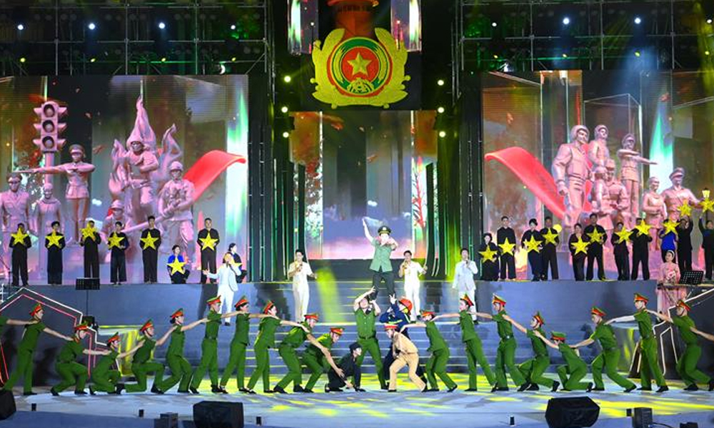 Tiết mục nghệ thuật tại Chương trình.