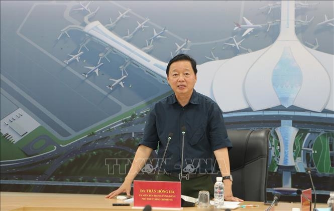 Phó thủ tướng Trần Hồng Hà phát biểu tại buổi làm việc. Ảnh: TTXVN