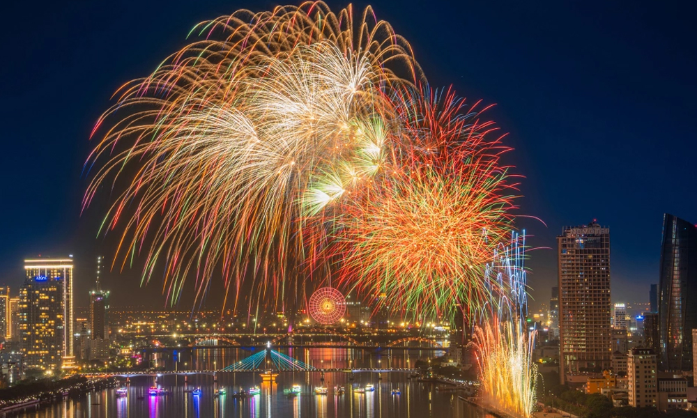 Pháo hoa đội Z121 Việt Nam tại cuộc thi pháo hoa quốc tế Đà Nẵng 2025.