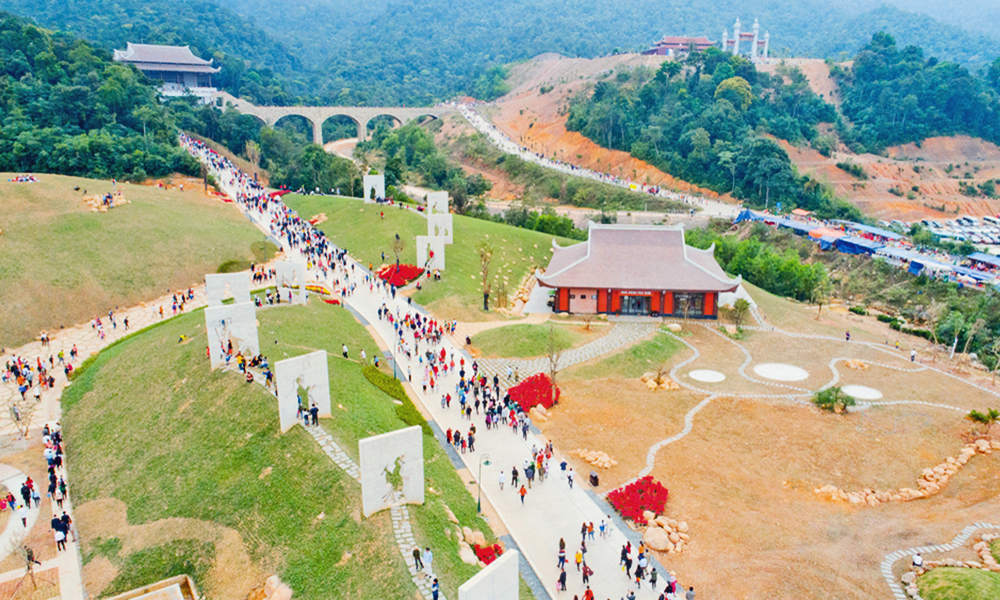 Trẩy hội Tây Yên Tử.