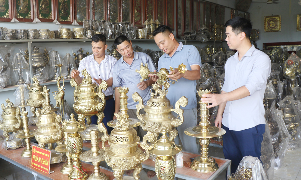 Nhờ cải tiến mẫu mã, quảng bá trên các trang mạng xã hội, sản phẩm đúc đồng Đào Viên được người tiêu dùng đánh giá cao.