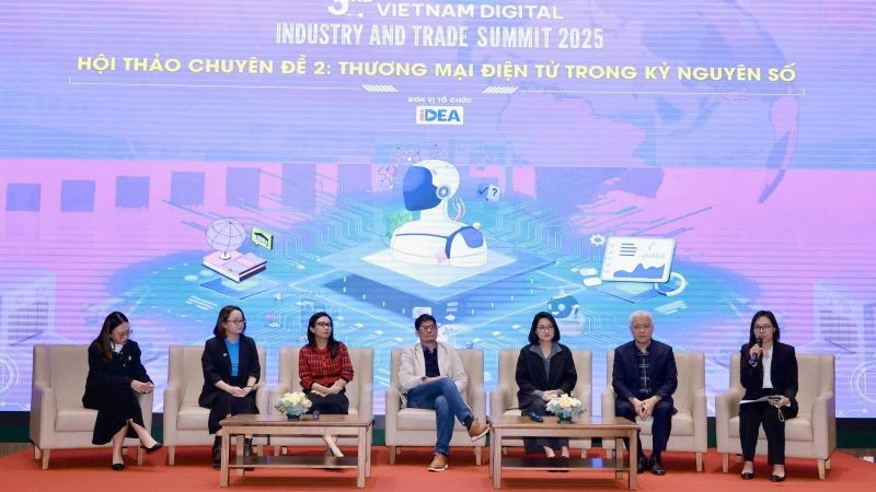 Hội thảo chuyên đề “Thương mại điện tử trong kỷ nguyên số”.
