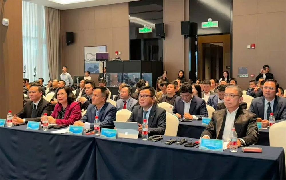 Các đại biểu dự tọa đàm.