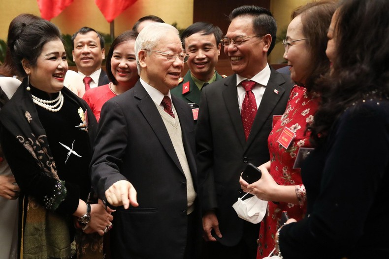 Tổng Bí thư Nguyễn Phú Trọng với các đại biểu tham dự Hội nghị Văn hóa toàn quốc triển khai thực hiện Nghị quyết Đại hội đại biểu toàn quốc lần thứ XIII của Đảng. (Ảnh: tapchicongsan.org.vn)