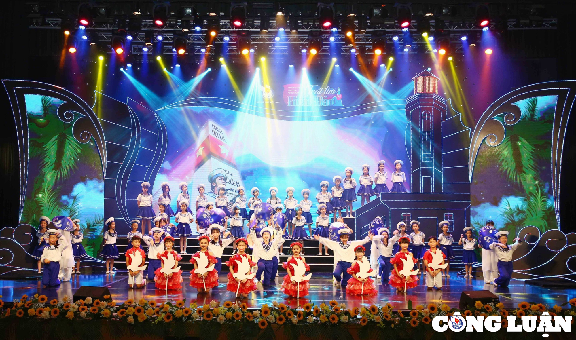 
Nhiều tiết mục đặc sắc tại Chương trình giao lưu nghệ thuật “Trái tim biển đảo”.