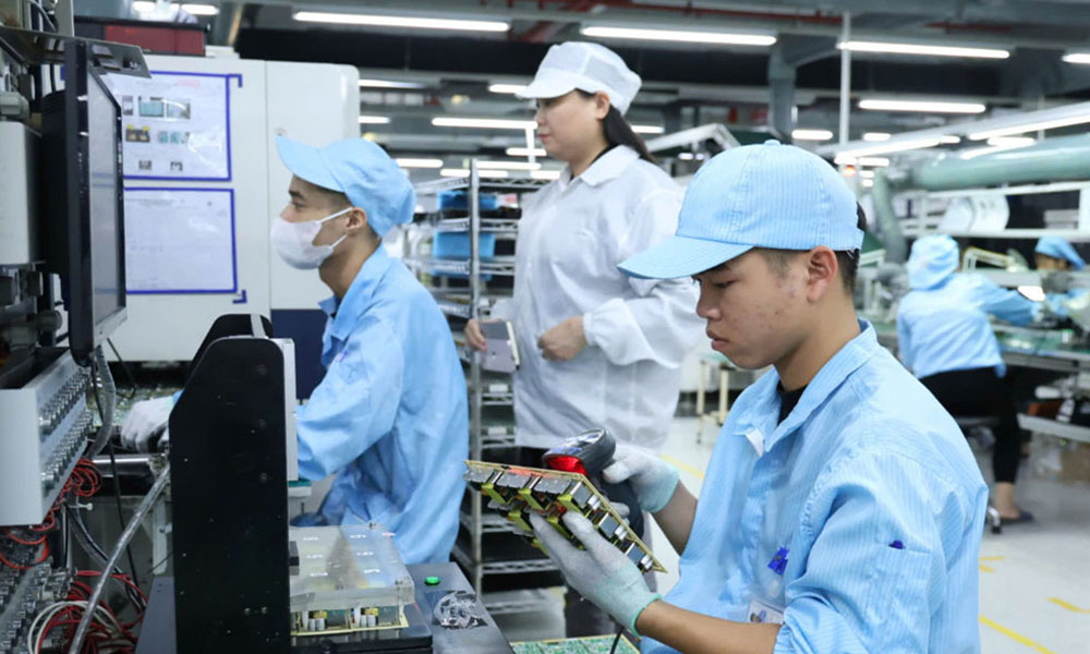 Dây chuyền sản xuất tại Công ty TNHH Blueway Vina, Khu công nghiệp Vân Trung (thị xã Việt Yên).