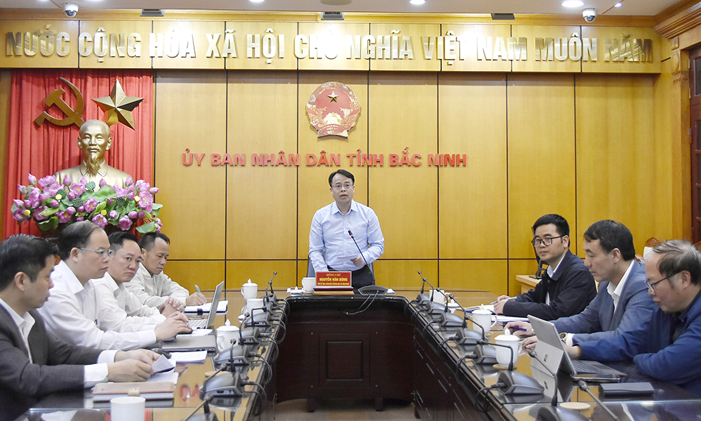 Đồng chí Nguyễn Văn Dũng phát biểu tham luận từ điểm cầu Bắc Ninh.