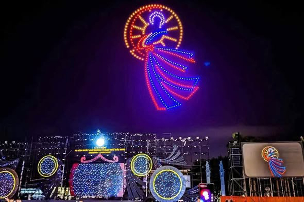 Màn trình diễn ánh sáng nghệ thuật bằng thiết bị drone tại Chương trình nghệ thuật đặc biệt chào mừng thành lập tỉnh Bắc Ninh (tháng 7/2025). (Ảnh minh hoạ).