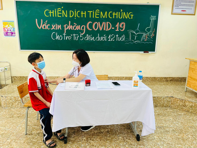 Quảng Ninh là địa phương đầu tiên trong cả nước triển khai tiêm vaccine COVID-19 cho trẻ lớp 6 - Ảnh: VGP