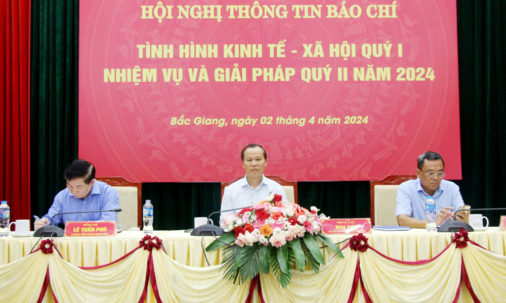 Đồng chí Mai Sơn chủ trì hội nghị.