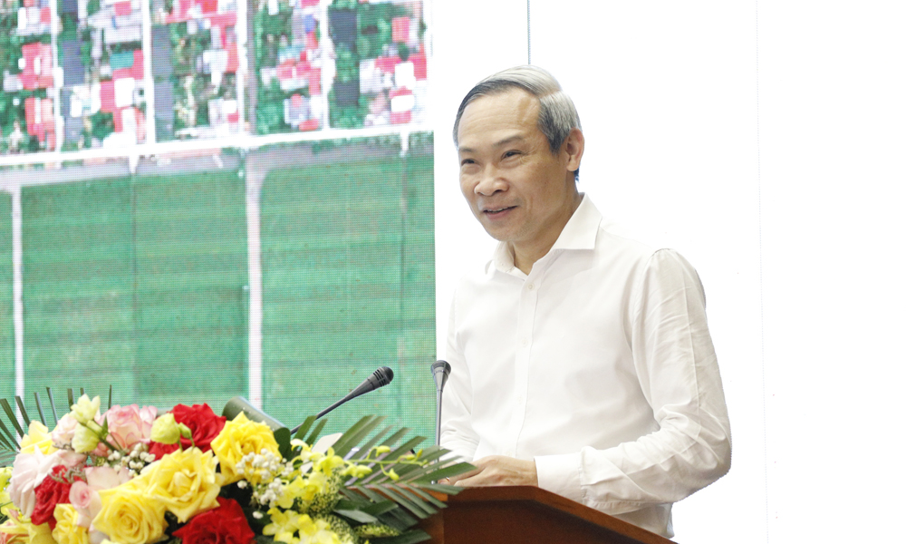 Đồng chí Phan Đức Hiếu thông tin những nội dung mới các Luật.