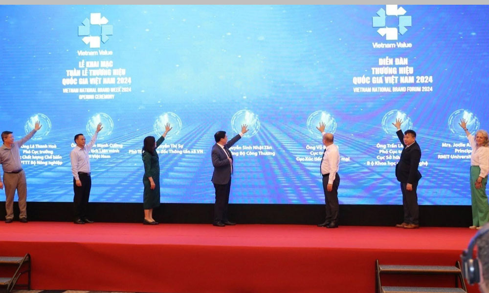 Các đại biểu ấn nút khai mạc Tuần lễ Thương hiệu Quốc gia Việt Nam 2024.
