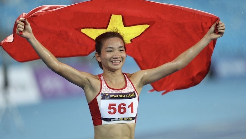 Nguyễn Thị Oanh giành cú đúp Huy chương Vàng ở nội dung chạy 1.500m và 3.000m vượt chướng ngại vật. (Ảnh: Minh Quyết/TTXVN)