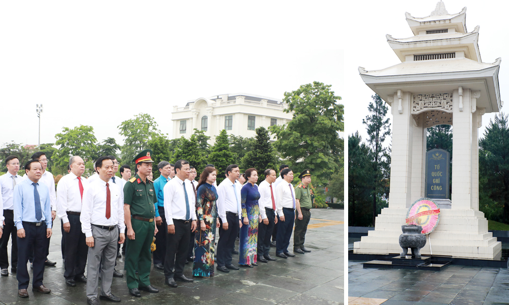 Các đại biểu đặt vòng hoa, dâng hương bày tỏ lòng thành kính, biết ơn vô hạn với công lao to lớn của Chủ tịch Hồ Chí Minh và các Anh hùng liệt sĩ.