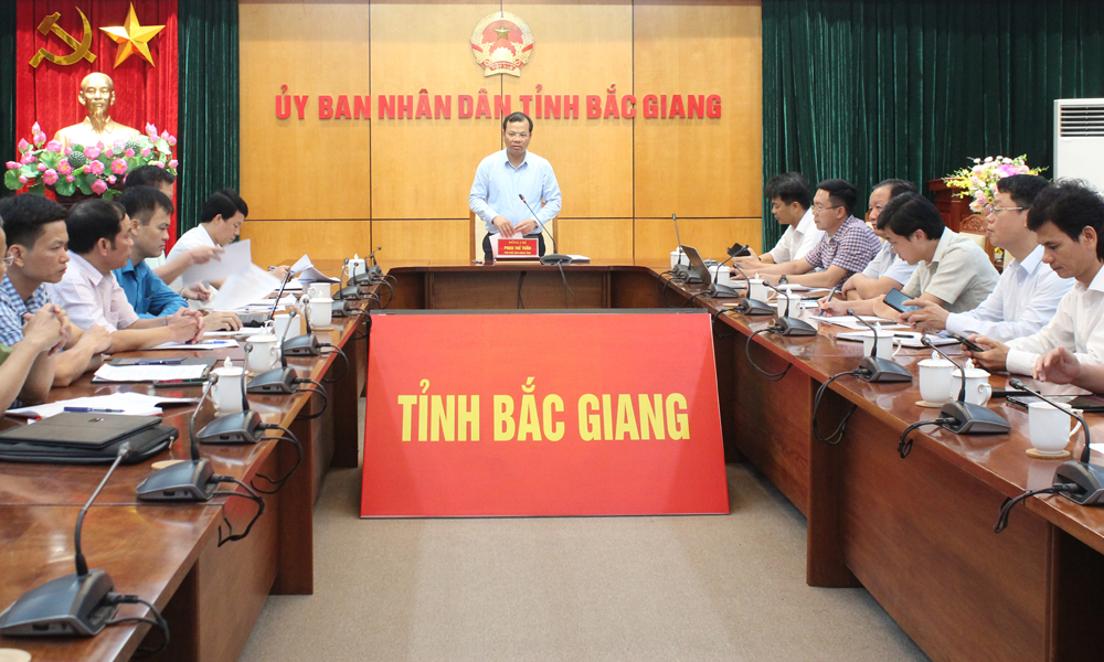 Đồng chí Phan Thế Tuấn phát biểu tại buổi làm việc.