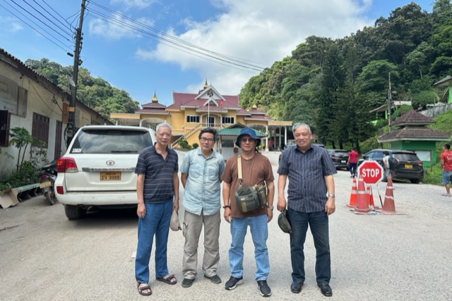 Khởi hành từ cửa khẩu Nam Phao.