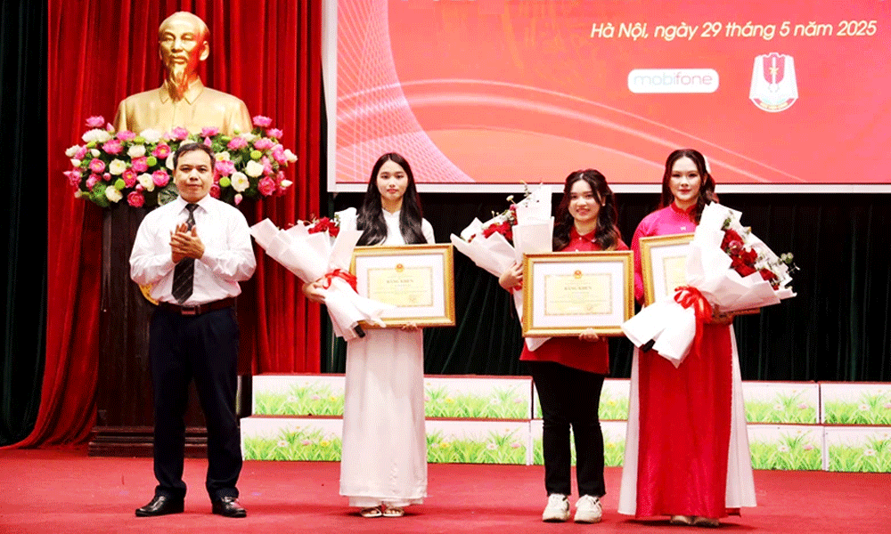 Các thí sinh đoạt giải Nhất cuộc thi.