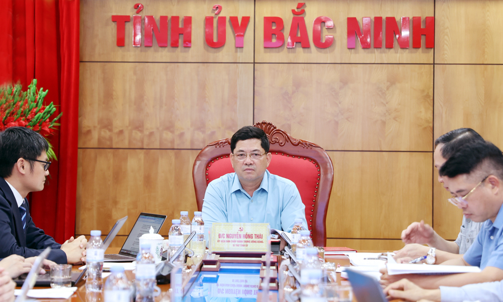 

Đồng chí Nguyễn Hồng Thái chủ trì và phát biểu tại buổi làm việc.