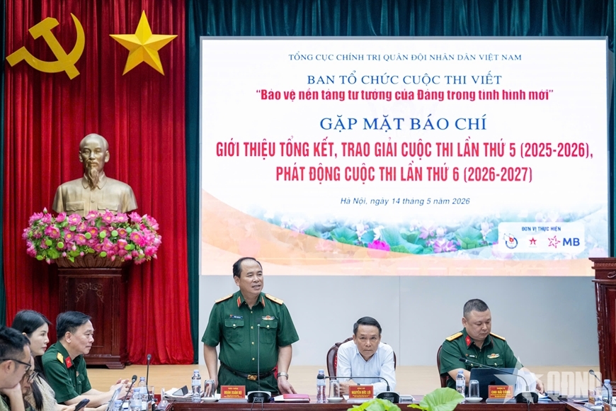 Thiếu tướng Đoàn Xuân Bộ, Bí thư Đảng ủy, Tổng Biên tập Báo Quân đội nhân dân, Trưởng Ban tổ chức cuộc thi phát biểu tại buổi gặp mặt báo chí.