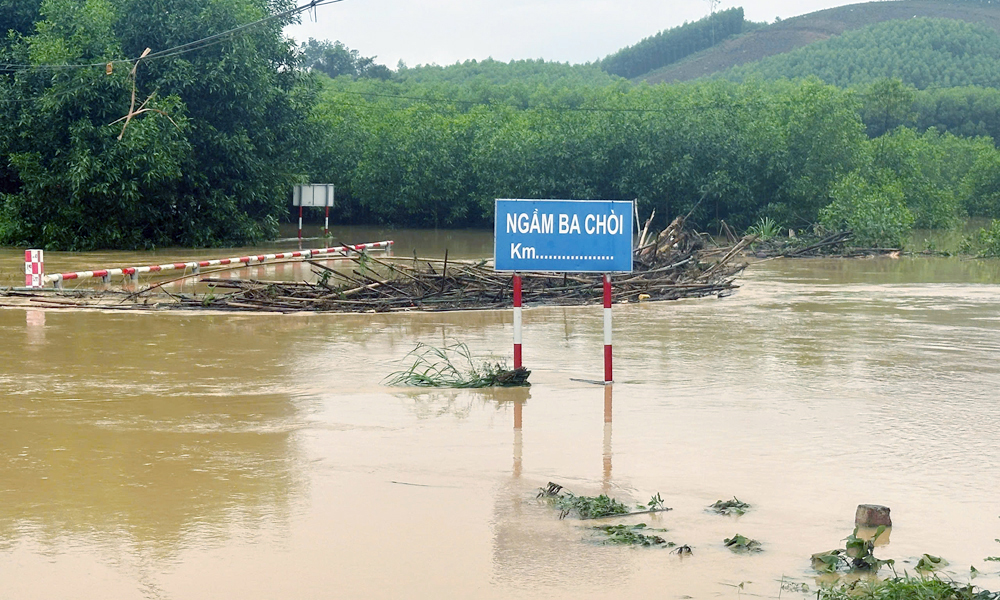 Ngầm Ba Chòi, xã Xuân Lương bị ngập sâu.