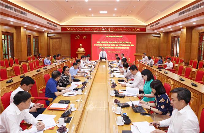 Trưởng Ban Tuyên giáo Trung ương Nguyễn Trọng Nghĩa phát biểu tại buổi làm việc với Đảng đoàn Hội Nhà báo Việt Nam. Ảnh: Phương Hoa/TTXVN