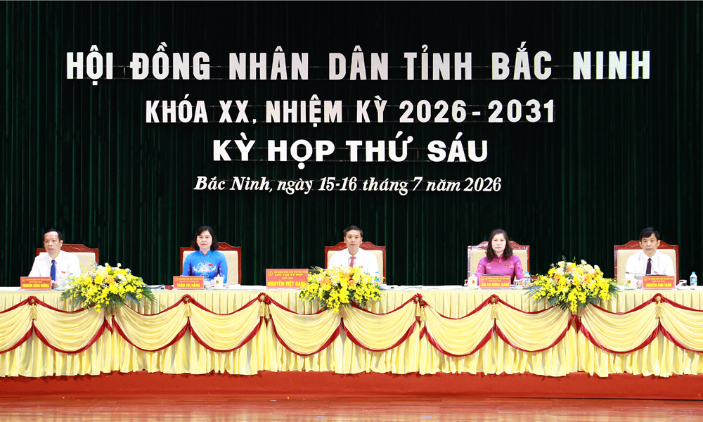 
Các đồng chí chủ tọa kỳ họp.
