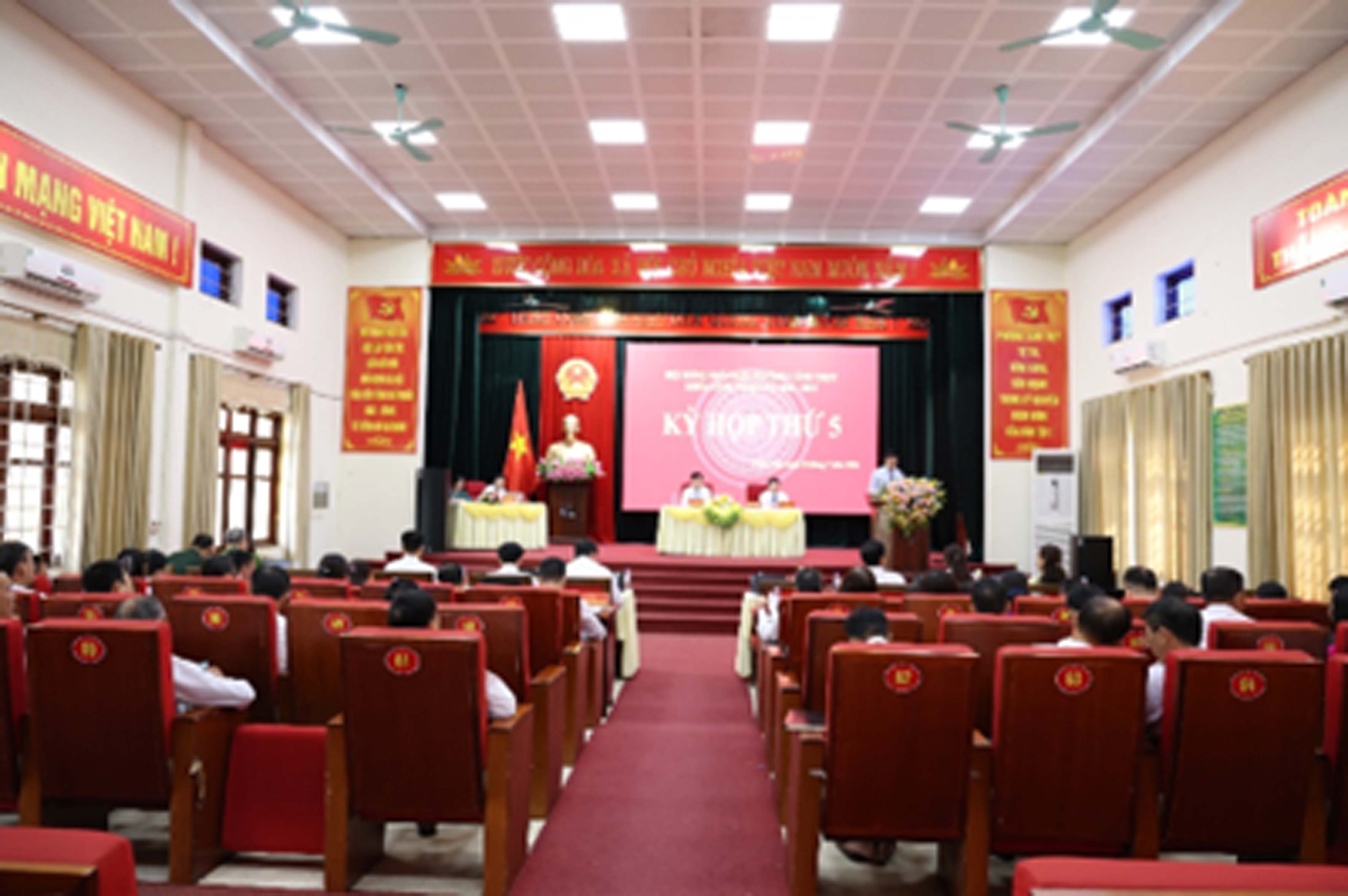 Quang cảnh kỳ họp thứ 5 HĐND phường Cảnh Thụy