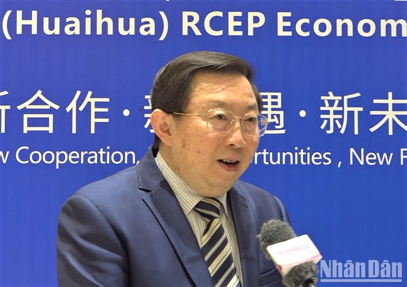 Chuyên gia Hứa Ninh Ninh trong một lần trả lời phỏng vấn của phóng viên Báo Nhân Dân thường trú tại Trung Quốc.
