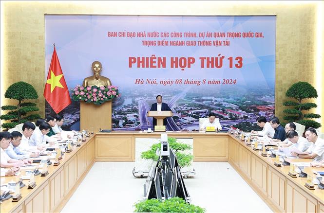 Thủ tướng Phạm Minh Chính chủ trì Phiên họp thứ 13 BCĐ nhà nước các công trình, dự án quan trọng quốc gia, trọng điểm ngành giao thông vận tải. Ảnh: Dương Giang/TTXVN