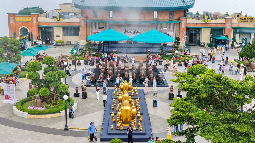 Không gian triển lãm “Kinh gốm – Thanh âm thế gian” tại Khu du lịch Sun World Ba Den Mountain, tỉnh Tây Ninh.
