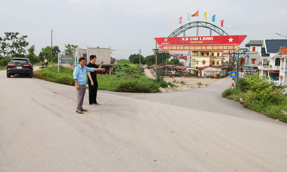 Dốc lên xuống đê tả Đuống thuộc địa phận thôn Quế Ổ, xã Chi Lăng được kiên cố hóa.