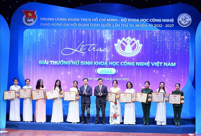 Trao Giải thưởng Nữ sinh Khoa học công nghệ Việt Nam năm 2022. Ảnh tư liệu: Minh Đức/TTXVN