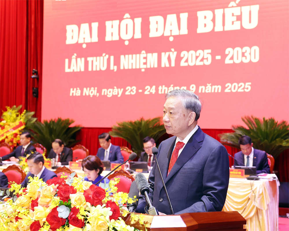 Tổng Bí thư Tô Lâm nhấn mạnh, Đại hội đại biểu Đảng bộ các cơ quan Đảng Trung ương lần thứ I, nhiệm kỳ 2025-2030 là sự kiện chính trị có ý nghĩa đặc biệt, đánh dấu bước phát triển mới của Đảng bộ các cơ quan Đảng Trung ương - tổ chức Đảng có vị trí rất quan trọng trong hệ thống chính trị