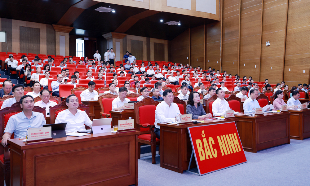 
Các đồng chí Thường trực Tỉnh ủy Bắc Ninh và đại biểu dự hội nghị toàn quốc quán triệt Nghị quyết Trung ương 3 tại điểm cầu Trung tâm Hội nghị tỉnh (tháng 7/2026). Ảnh tư liệu


