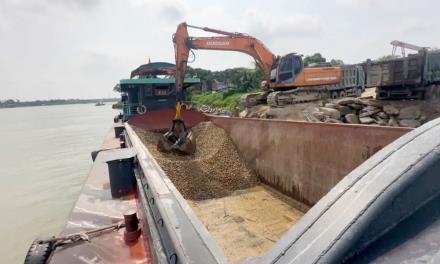 Bến thủy hoạt động trái phép tại xã Cao Đức.