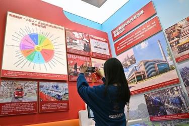 Những thành tựu phát triển trong 10 năm qua được giới thiệu tại triển lãm 