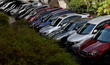 Xe ô tô tại một đại lý ở Singapore. Ảnh: Reuters