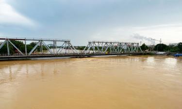 Nước trên sông Thương dâng cao. Ảnh chụp lúc 7 giờ 30 phút sáng 8/10 tại khu vực qua địa phận phường Bắc Giang.