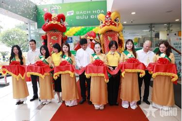 Quang cảnh lễ khai trương.