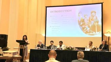 Tiến sĩ Nguyễn Phương Hòa trình bày tham luận.