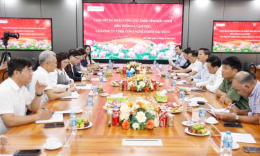 Quang cảnh buổi làm việc tại Công ty trách nhiệm hữu hạn Công nghệ chính xác Fuyu.