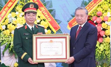 Tổng Bí thư Tô Lâm, Bí thư Quân uỷ Trung ương trao Huân chương Hồ Chí Minh tặng Quân khu 1.