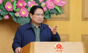 Thủ tướng Phạm Minh Chính chủ trì cuộc họp khẩn trực tuyến với một số địa phương miền Trung về công tác ứng phó, khắc phục hậu quả thiên tai, mưa lũ.